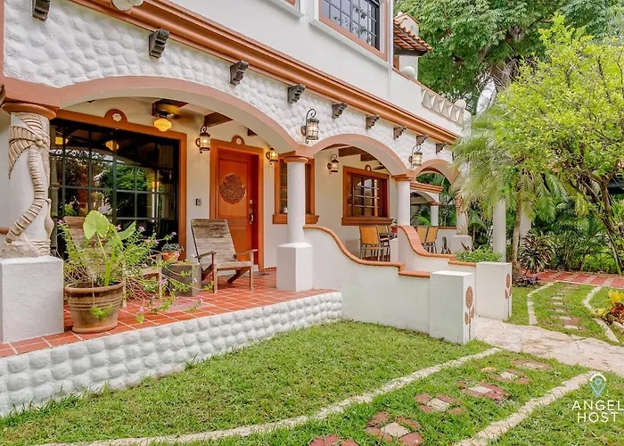 6br W Pool, Bbq & Backyard Apartment