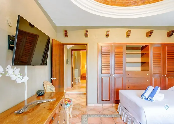 6br W Pool, Bbq & Backyard Apartment
