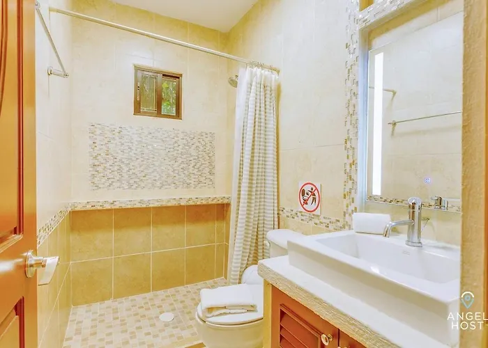 Apartment 6br W Pool, Bbq & Backyard *