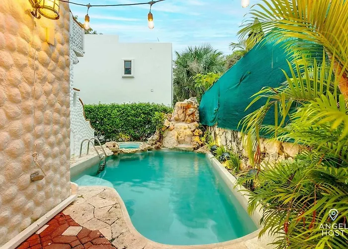 6br W Pool, Bbq & Backyard Apartment *