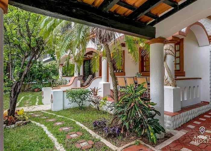 Apartment 6br W Pool, Bbq & Backyard